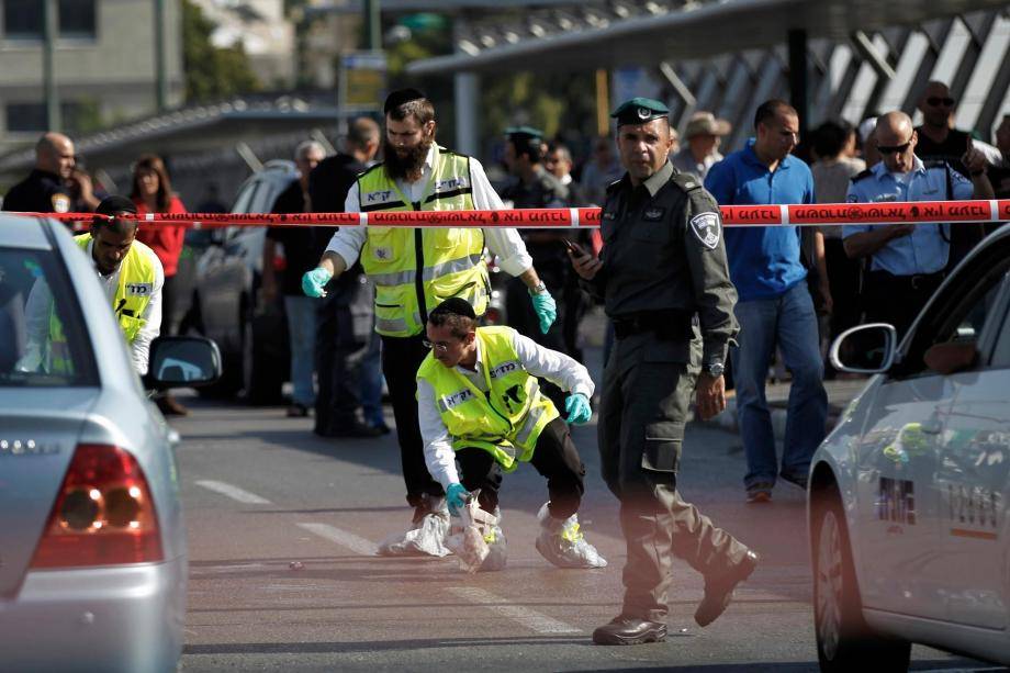 طعن جنديين إسرائيليين في غلاف غزة ومقتل المنفذ