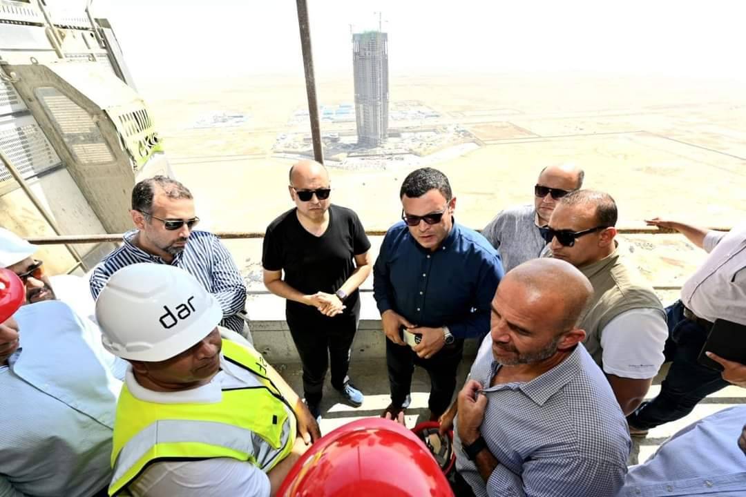 «البرج الأيقوني» يرتفع في سماء العلمين الجديدة