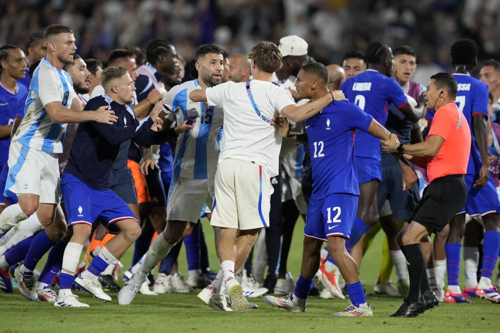 الشجار في الملعب امتد للنفق