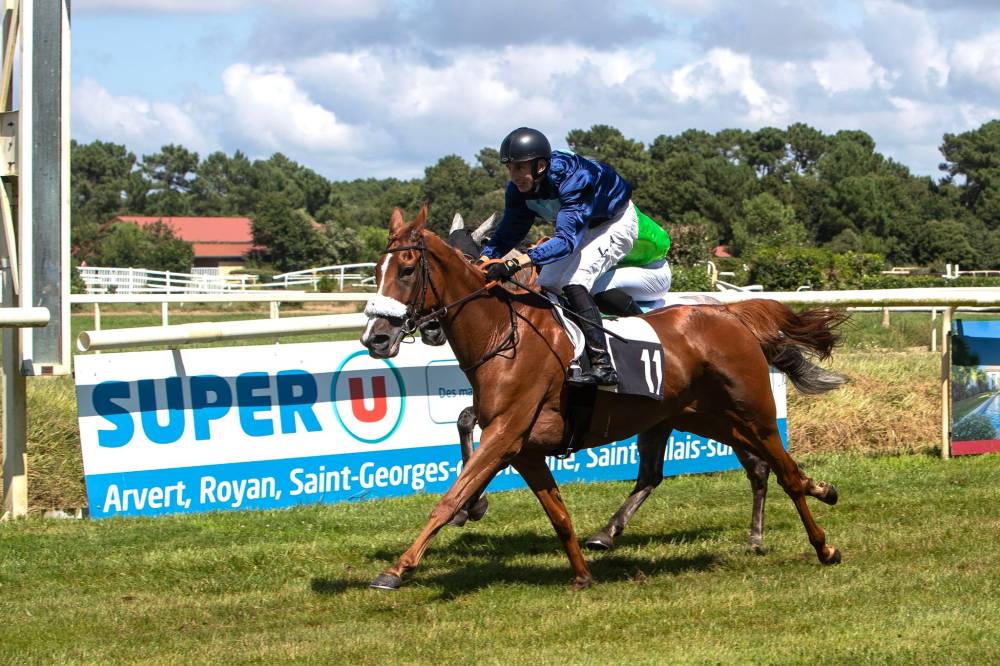 منتصرة في طريقها للفوز