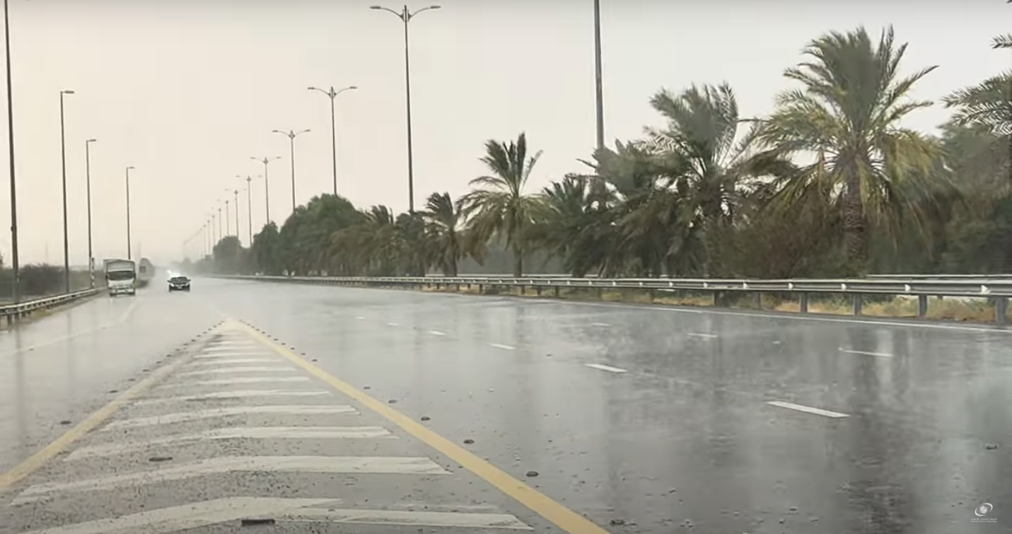 هطول الأمطار على مدينة العين