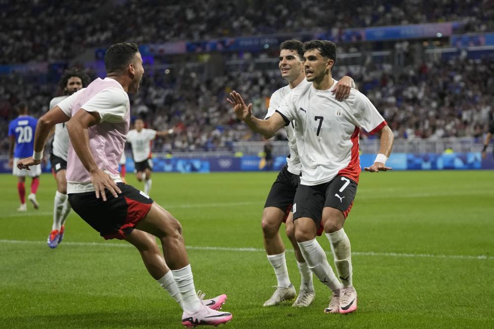 محمود صابر يحتفل بهدفه في شباك فرنسا