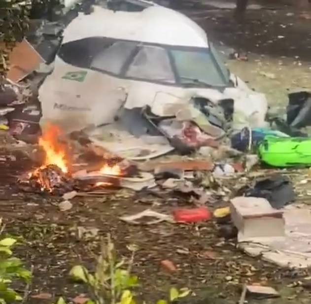 حطام الطائرة