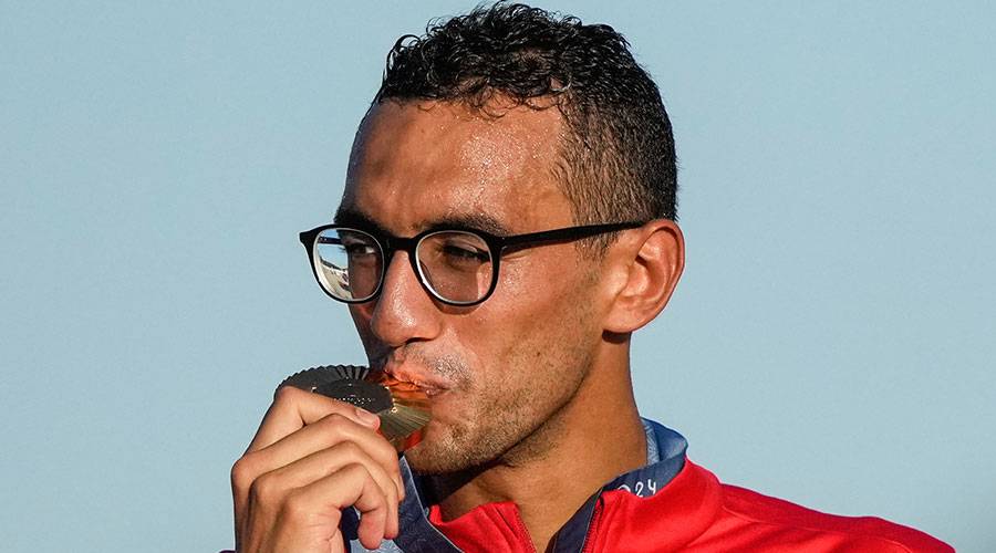  الجندي يحتفل بالبرونزية 
