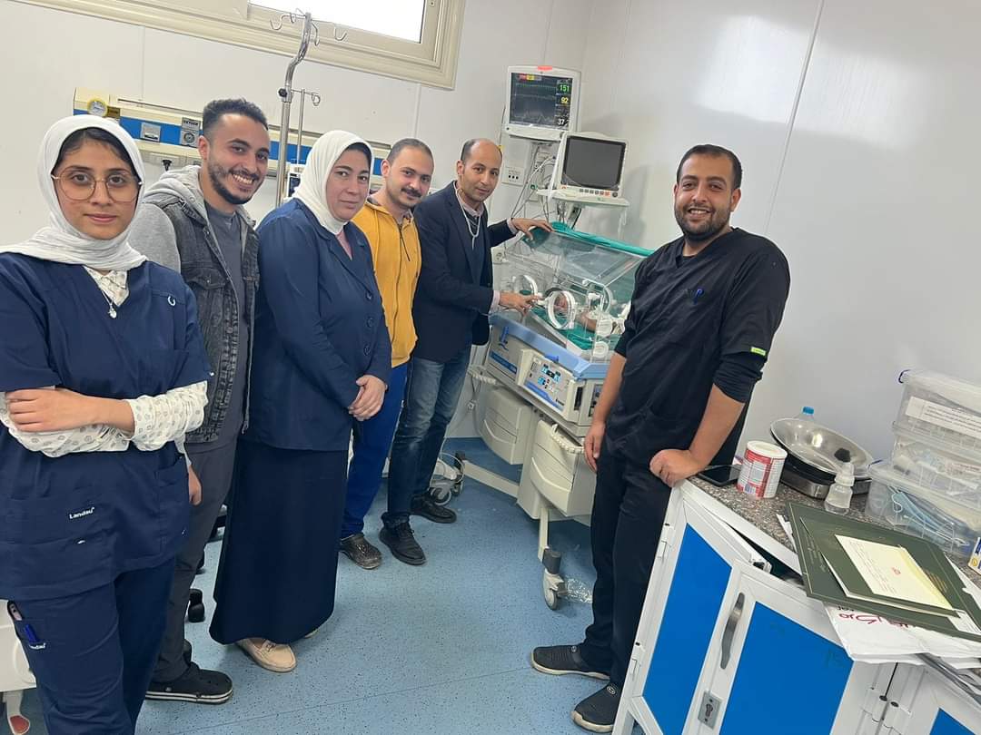 فريق طبي مصري يفصل توأماً ملتصقاً بالرأس والمخ