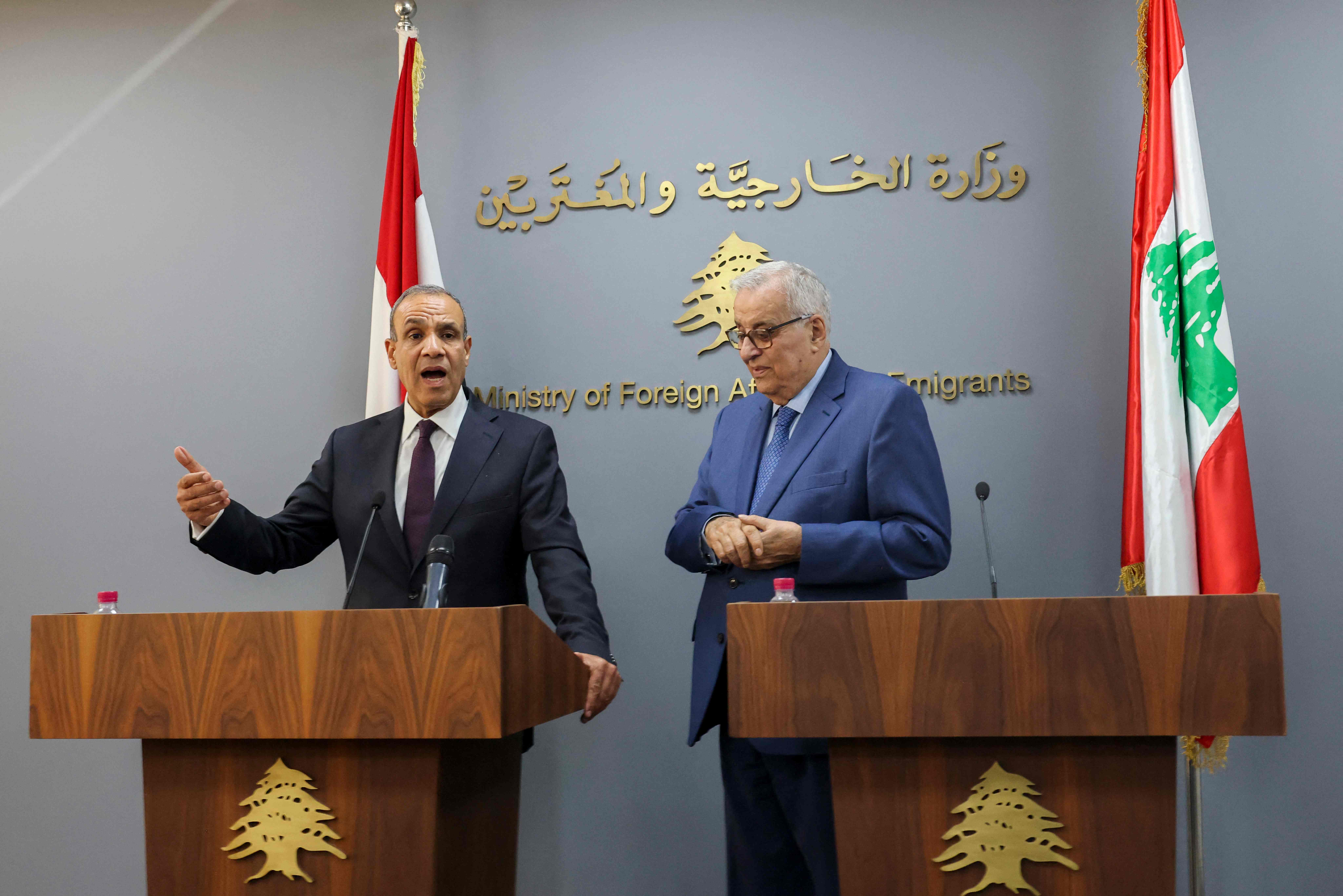 وزير الخارجية اللبناني عبدالله بوحبيب يحضر مؤتمراً صحفياً مع نظيره المصري بدر عبدالعاطي في بيروت (أ ف ب)