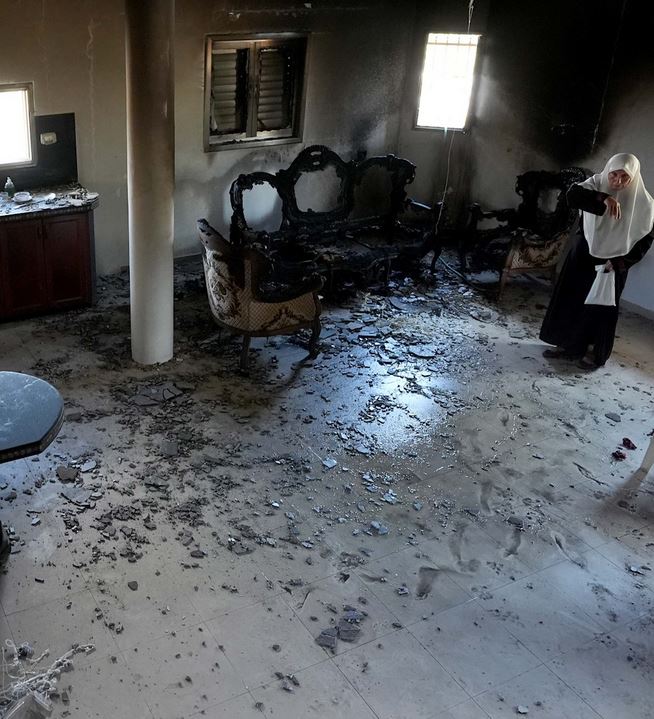 الشرطة الإسرائيلية تعتقل 4 مستوطنين هاجموا قرية فلسطينية بالضفة الغربية