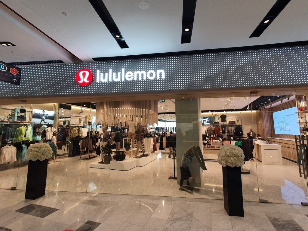 أحد متاجر «لولوليمون»