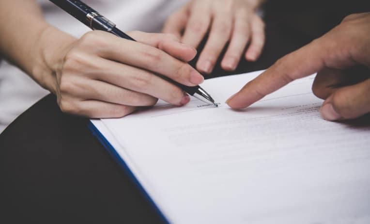 إنهاء عقد العمل دون إشعار 