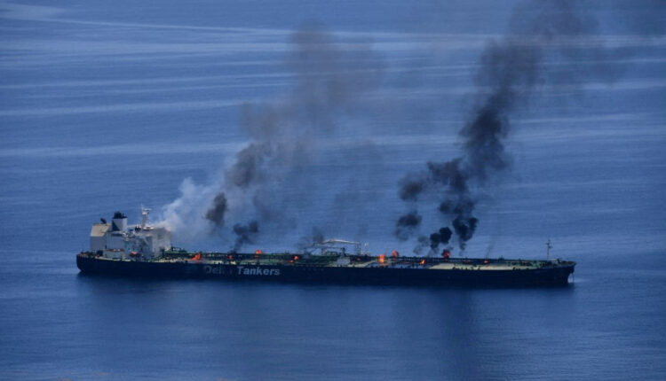 «أسبيدس»: إنقاذ ناقلة النفط اليونانية المشتعلة قبالة اليمن «على وشك أن يبدأ»