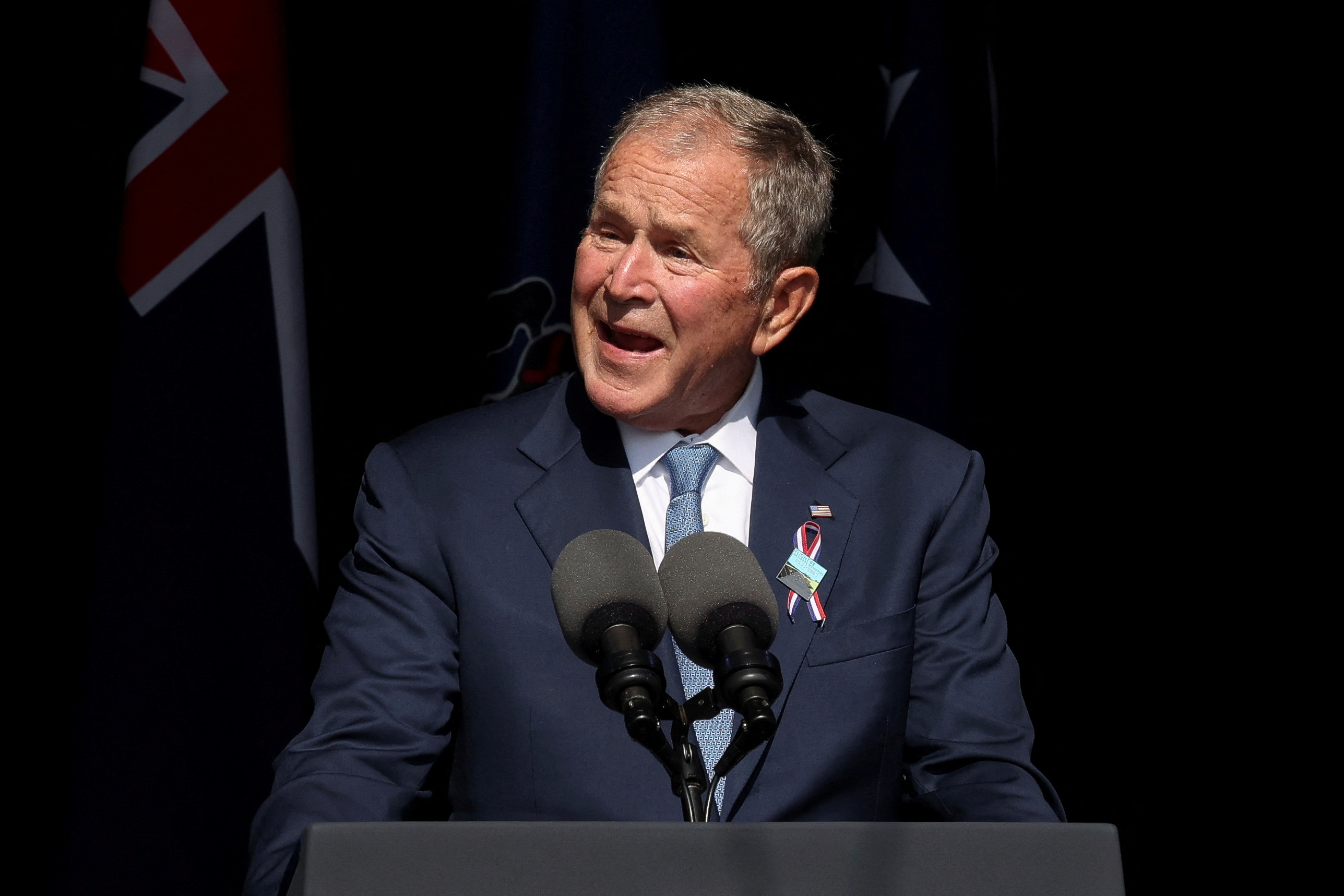 بوش الابن لا يعتزم الكشف عن مرشحه المفضل في الانتخابات الأمريكية