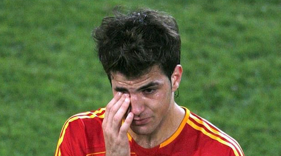 فابريغاس يصدم سائق دراجة في ألمانيا