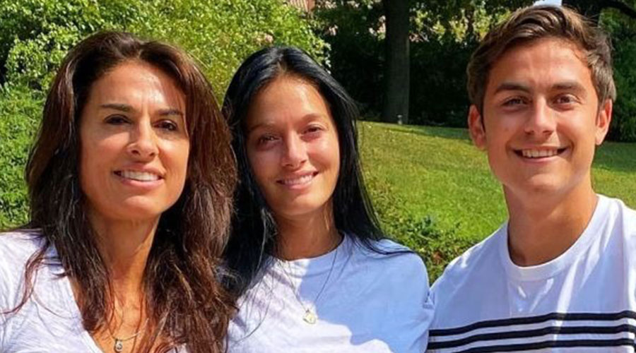 ديبالا وزوجته وعمتها نجمة التنس غابرييللا