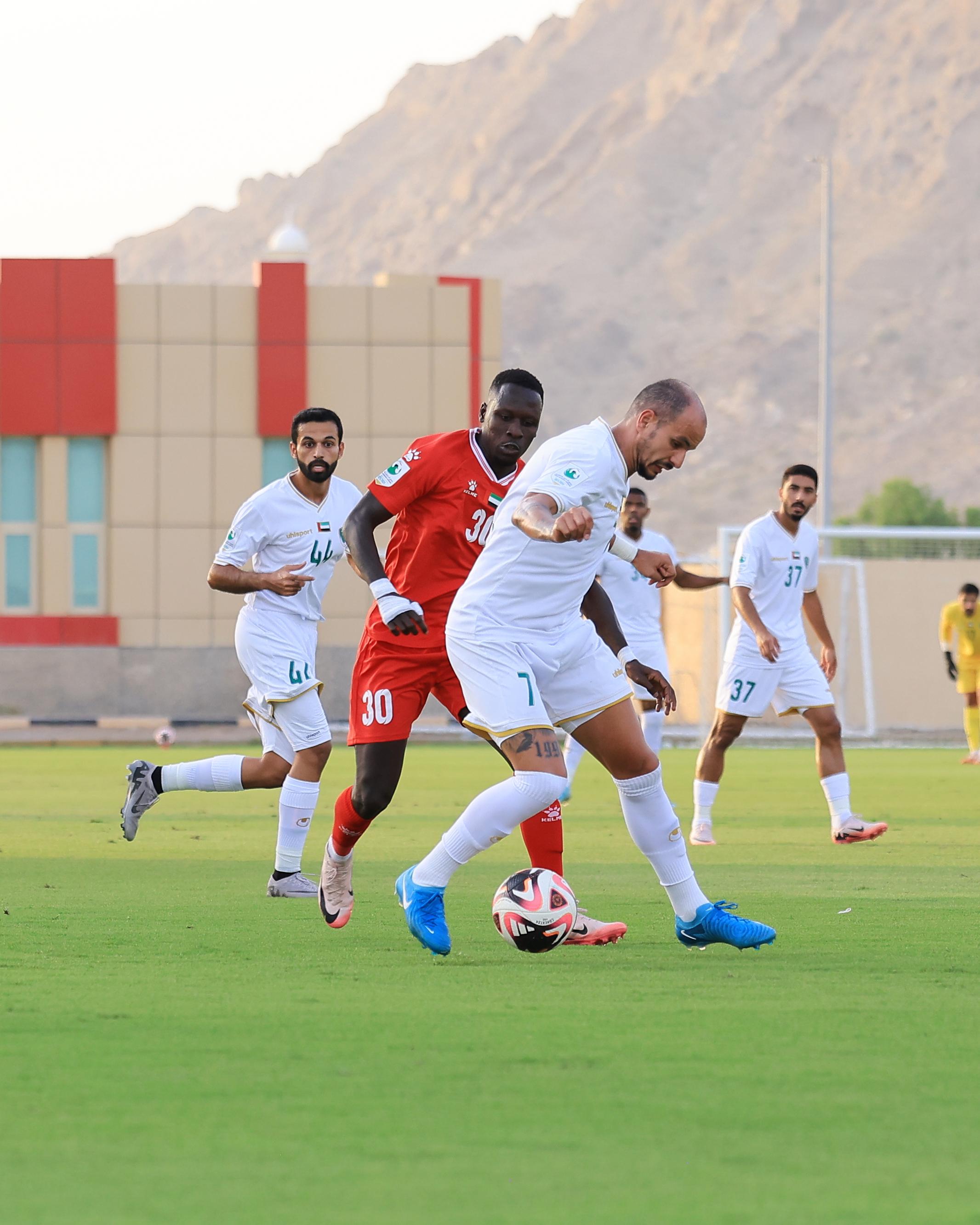 من مباراة الإمارات ومصفوت في الدوري