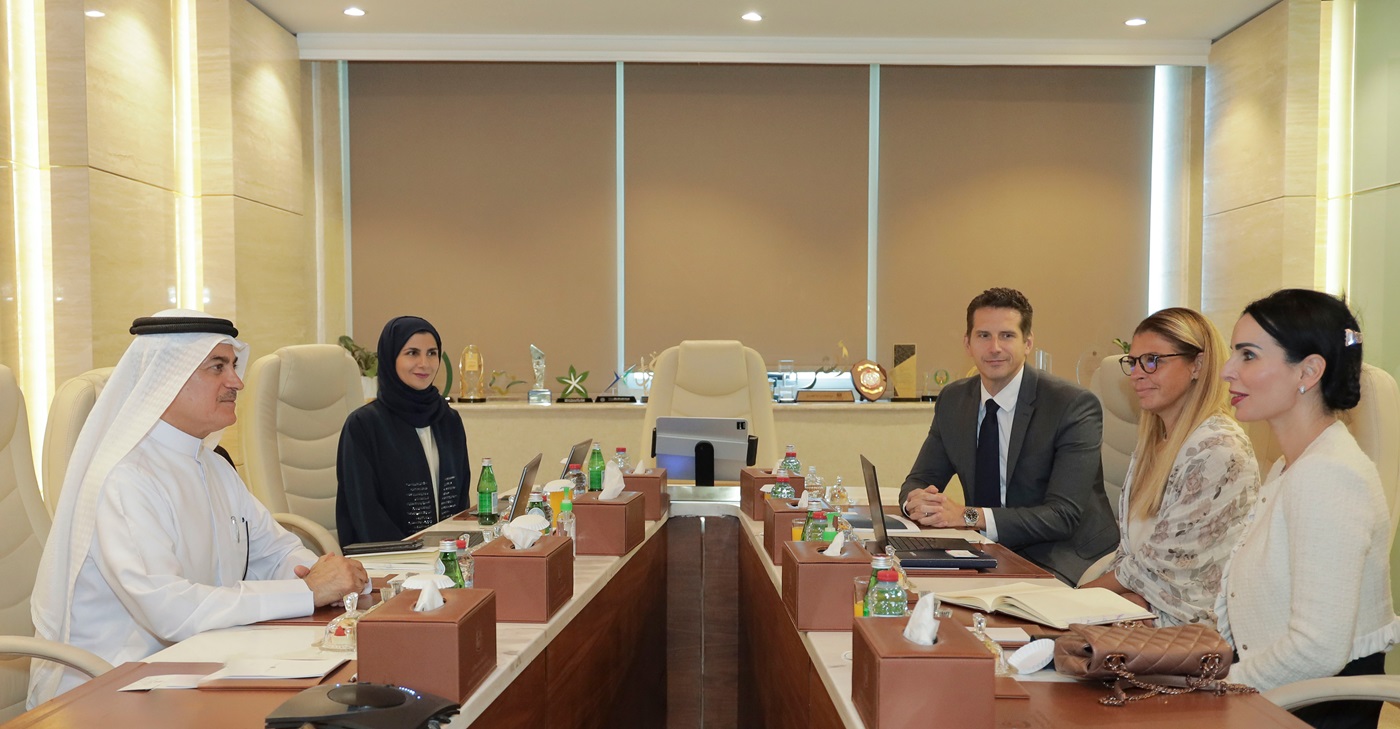 خلال الاجتماع