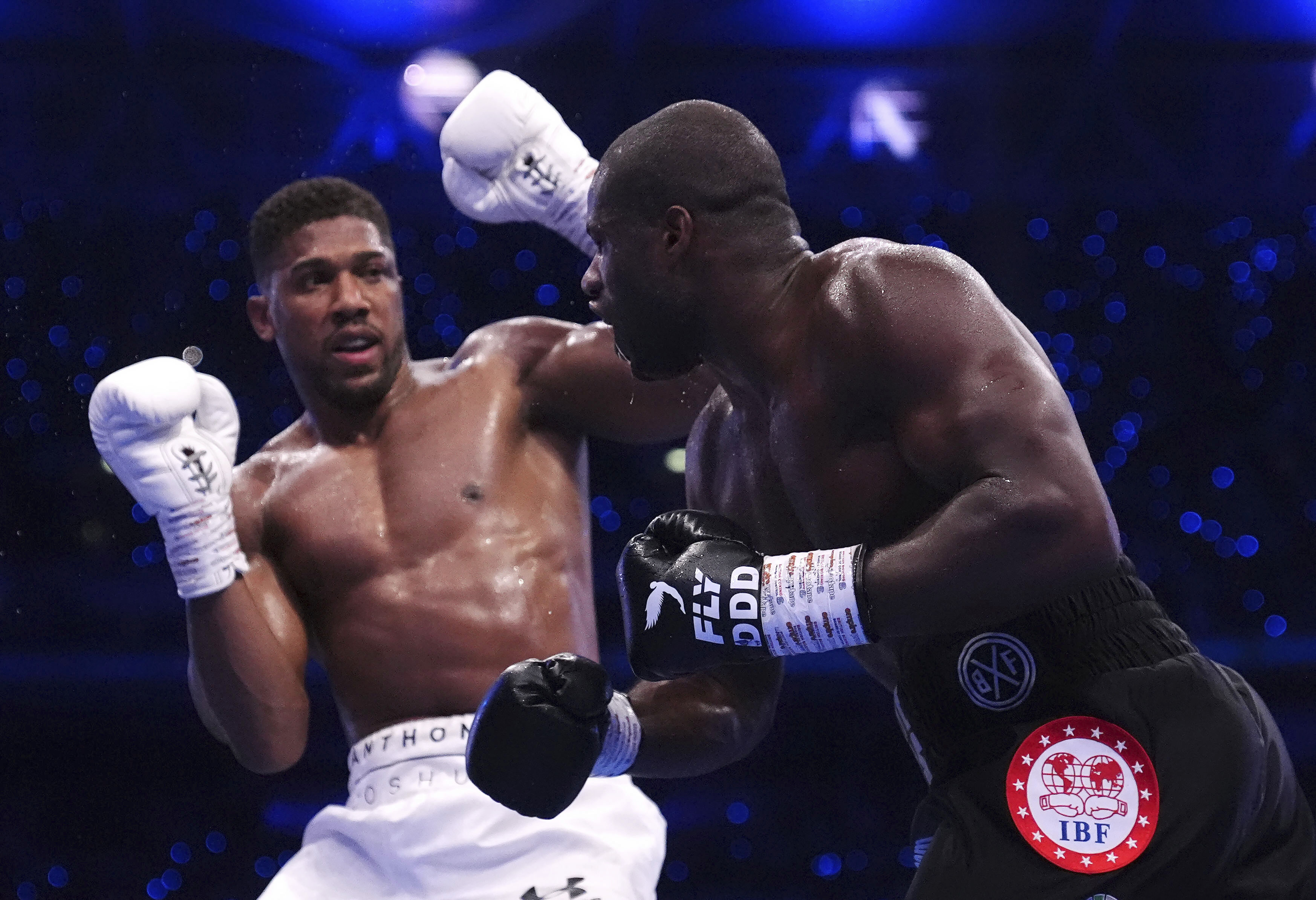 جوشوا ودوبوا في نزال لندن
