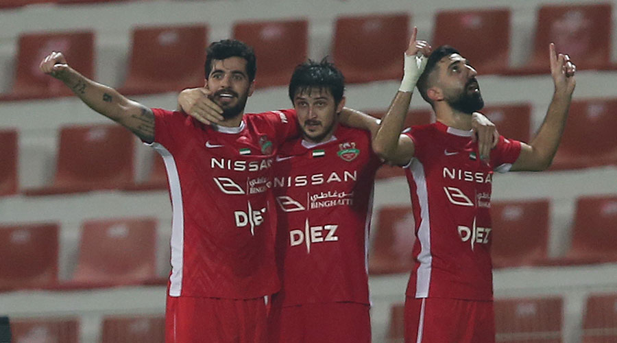 فرحة سابقة للاعبي شباب الأهلي