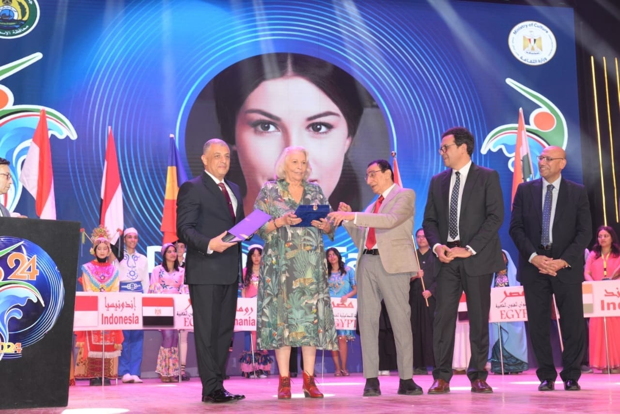 «الإسماعيلية للفنون الشعبية» يكرم فريدة فهمي