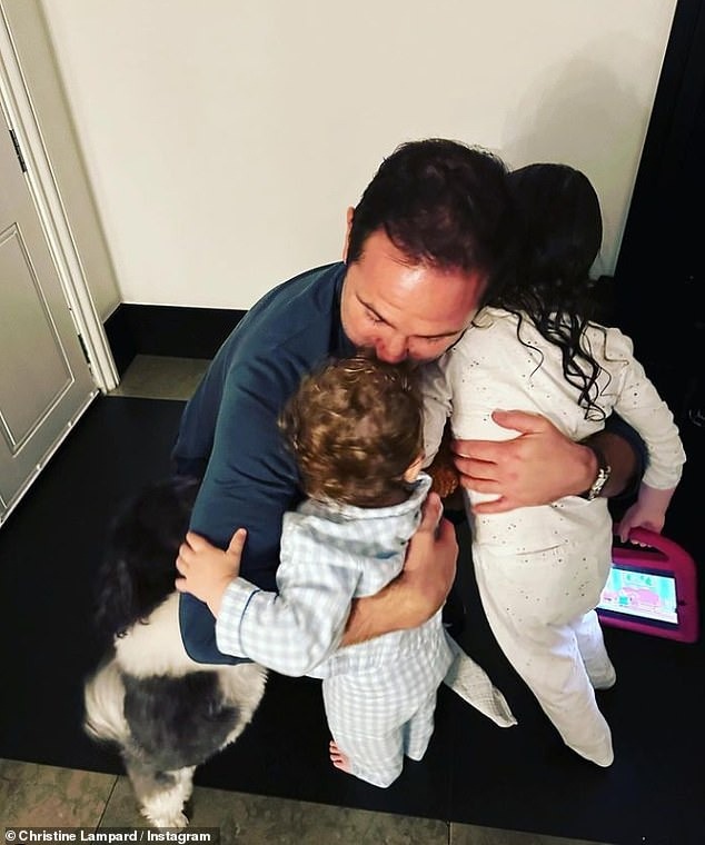 لامبارد مع طفليه 