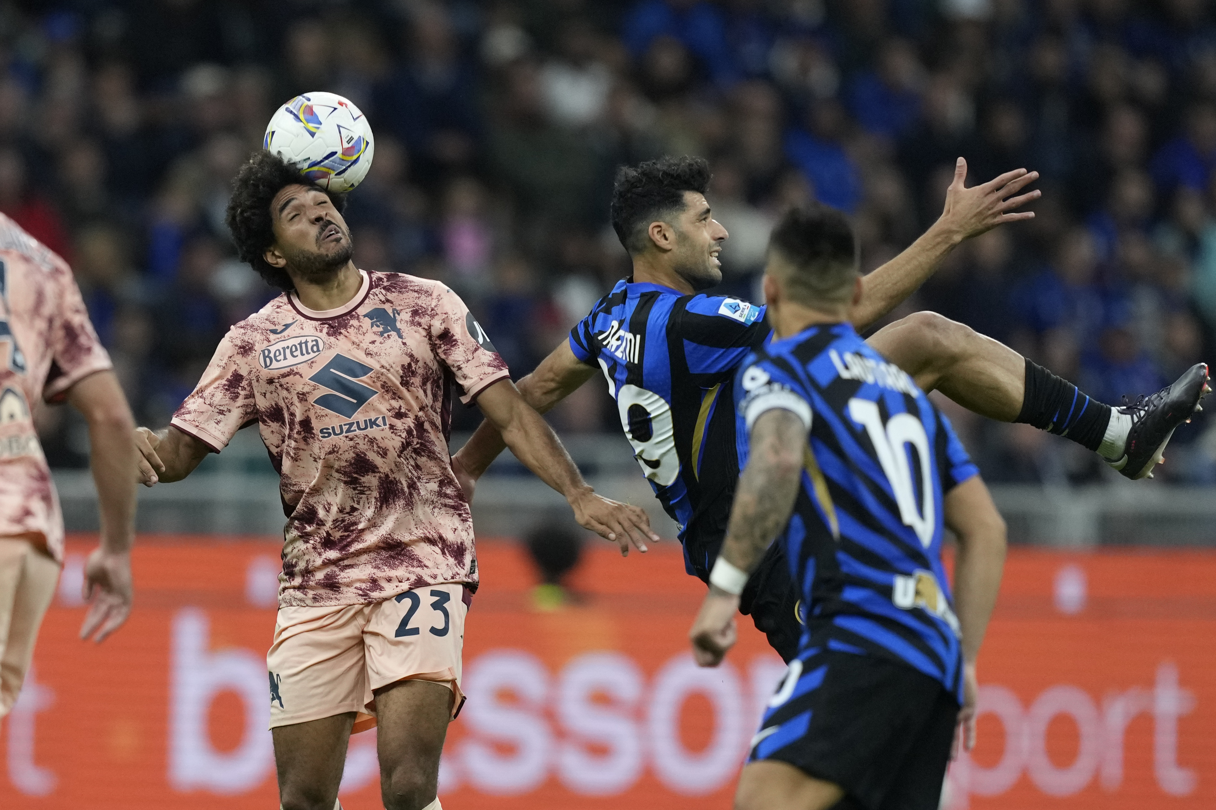 الدوري الإيطالي: إنتر يخطف المركز الثاني مؤقتاً بثلاثية في مرمى تورينو