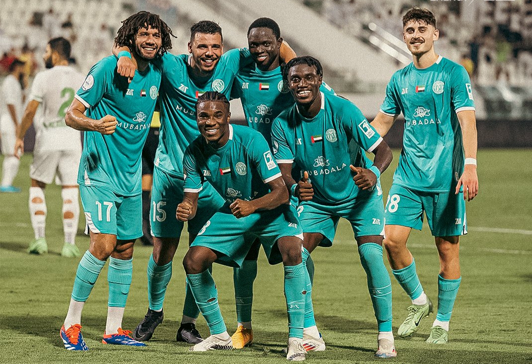 فرحة لاعبي الجزيرة بأحد الأهداف الستة