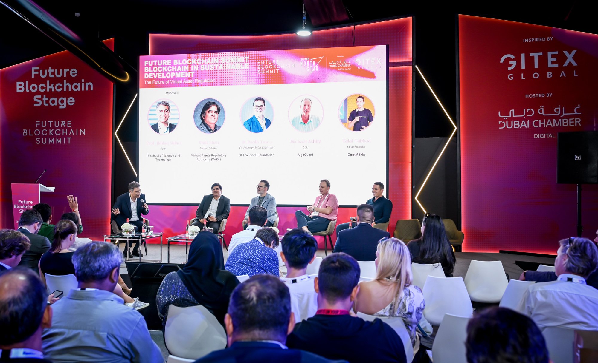 خلال إحدى الجلسات 