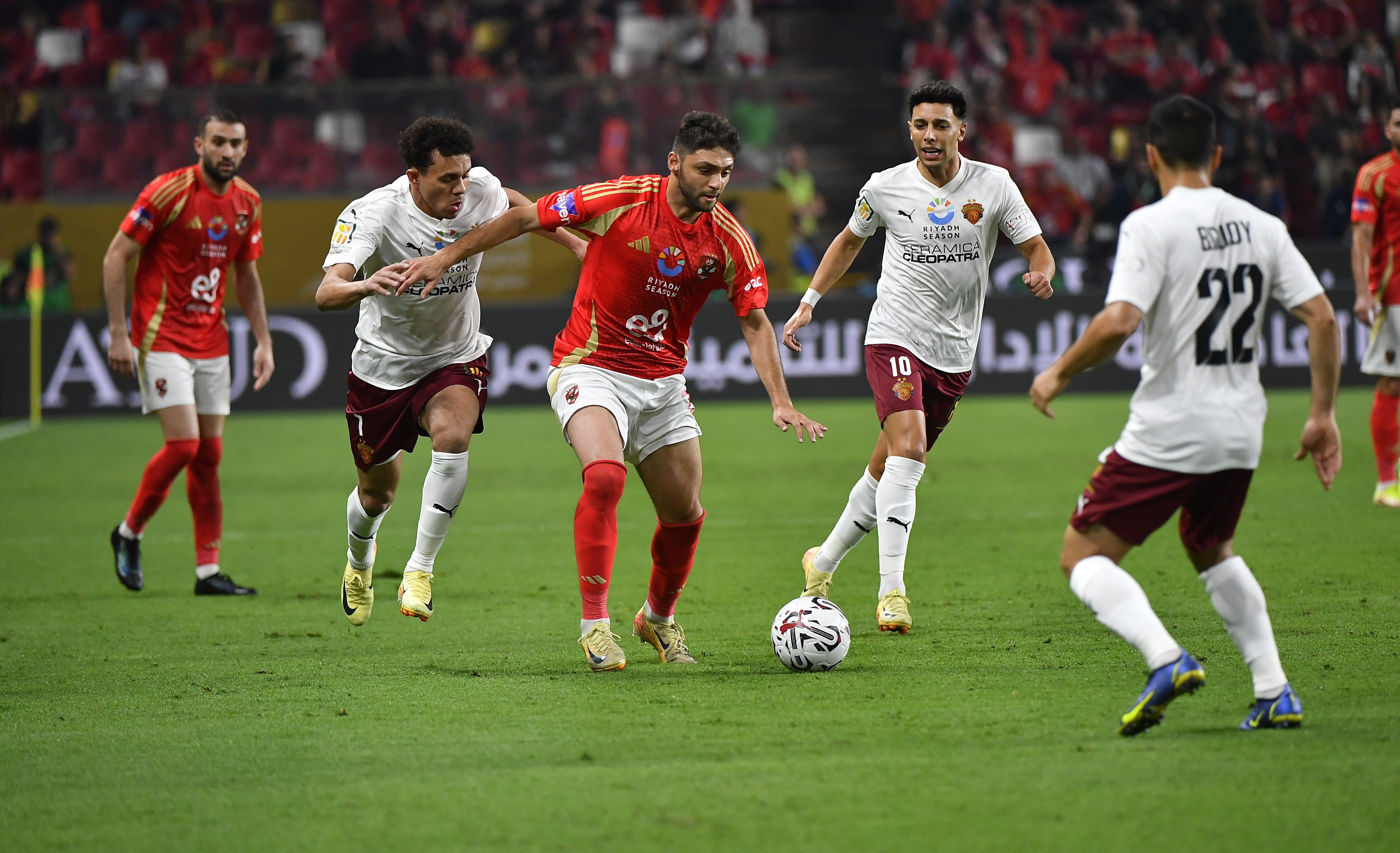 مباراة  فريق الأهلي وسيراميكا كيلو باترا في كأس السوبر المصري