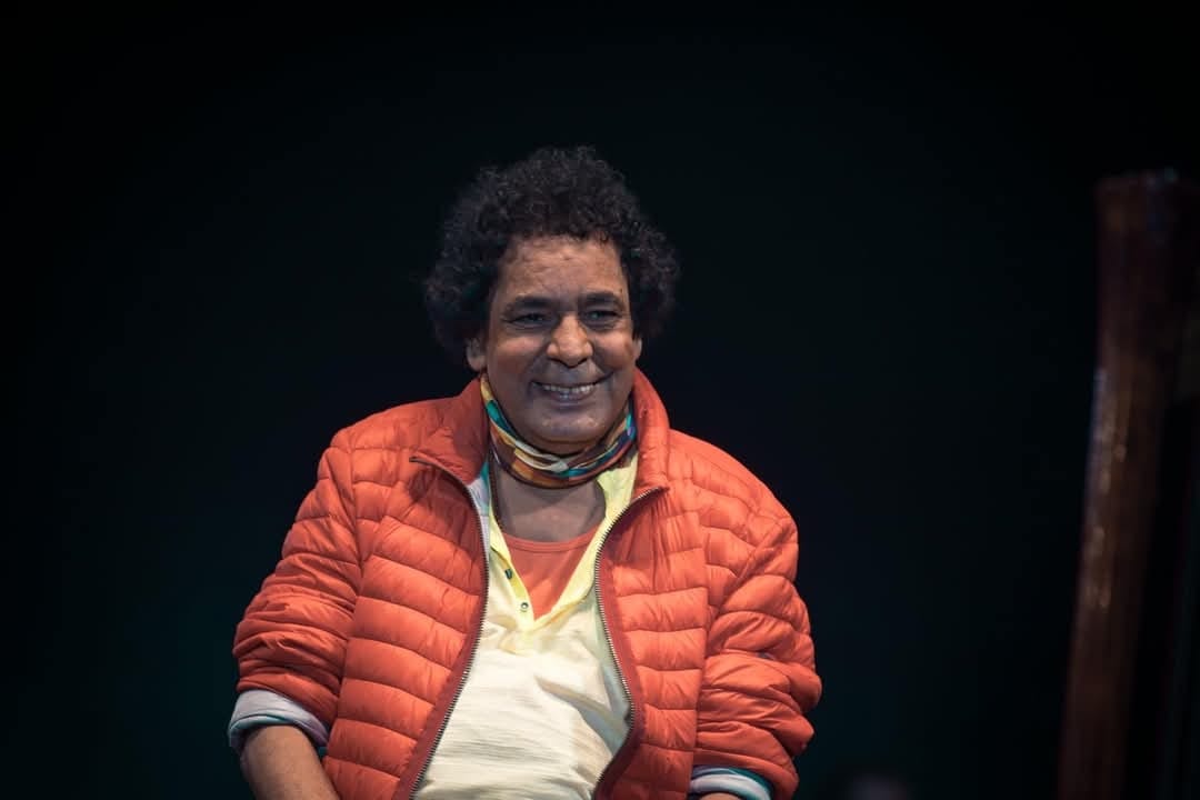 أسرة محمد منير توضح تفاصيل نقله إلى المستشفى