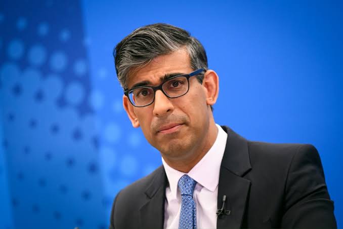 100 ألف جنيه إسترليني غرامة على قناة لاستضافتها ريشي سوناك