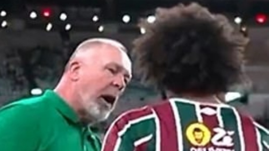 

المدرب مينزيس يغضب على مارسيلو
