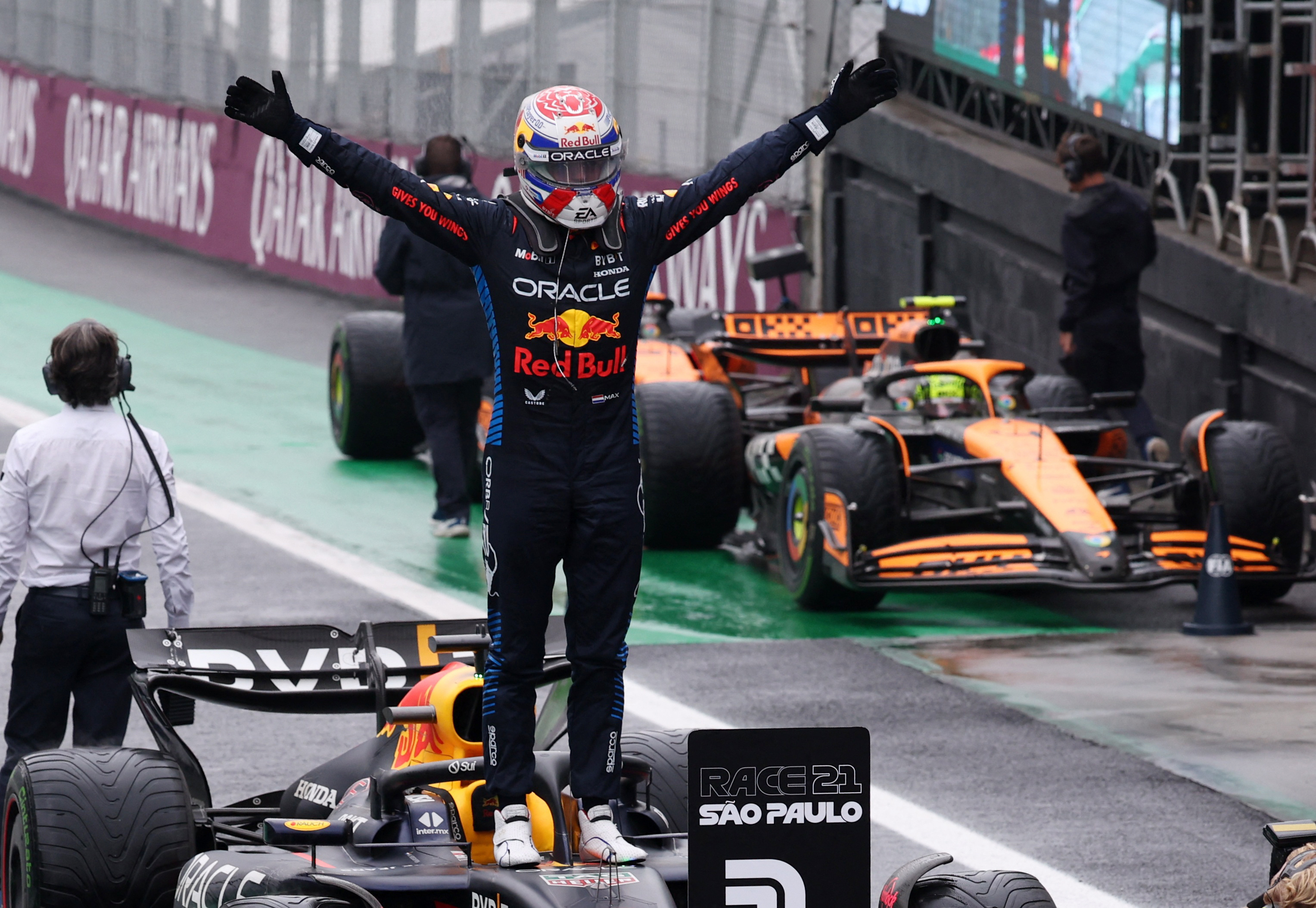 فيرستابن يحتفل