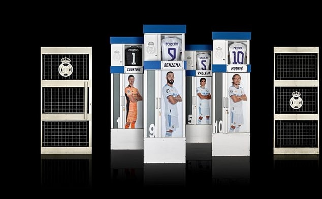 خزانات الأساطير وقطع الموزائيك والبوابة