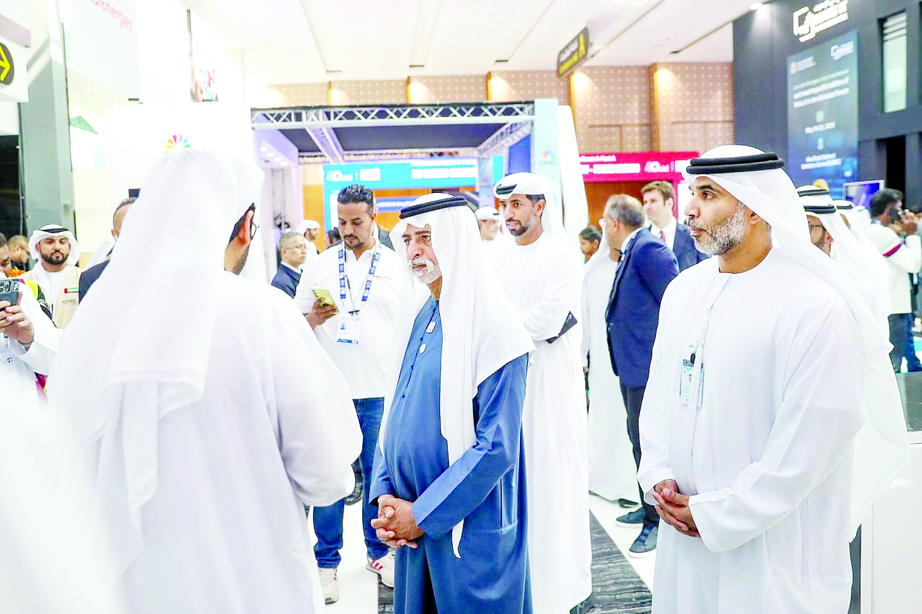 نهيان بن مبارك يزور عدداً من الأجنحة المشاركة في معرض "أديبك 2024"