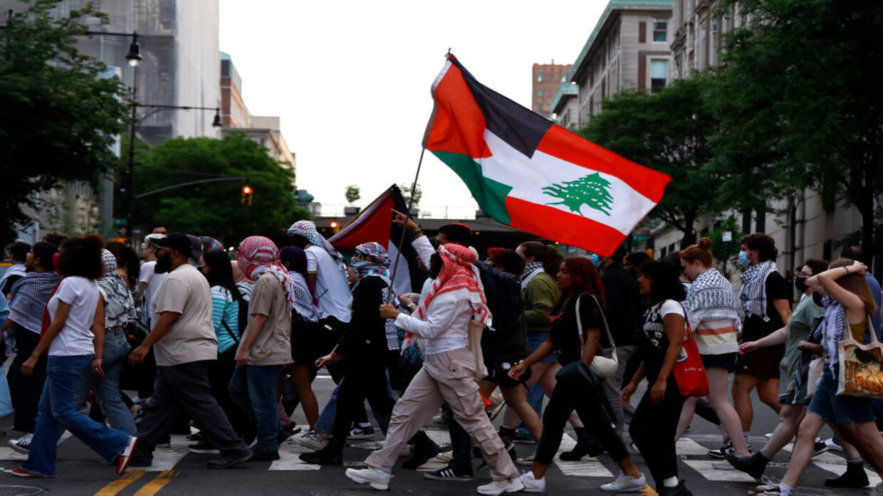 العلمان الفلسطيني واللبناني في احتجاج طلاب كولومبيا