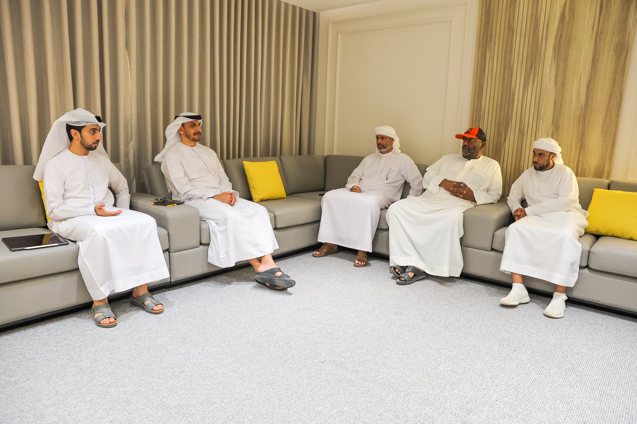 جانب من اجتماع رابطة المشجعين مع الإدارة