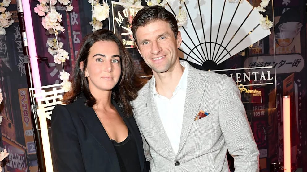 مهاجم بايرن ميونيخ يهدي زوجته طائرة خاصة