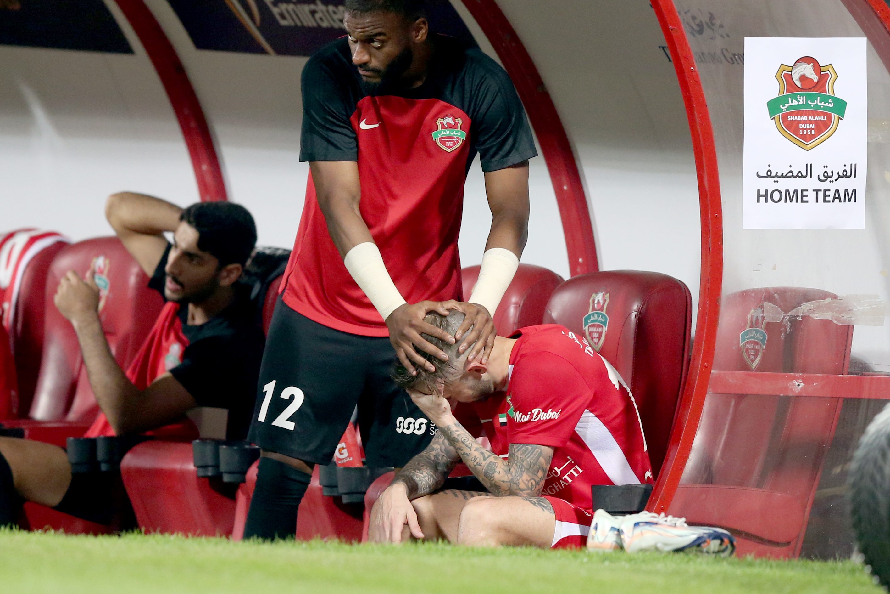 مباراة شباب الأهلي وكلباء في دوري أدنوك لكرة القدم     تصوير : (( هيثم الخاتم ))