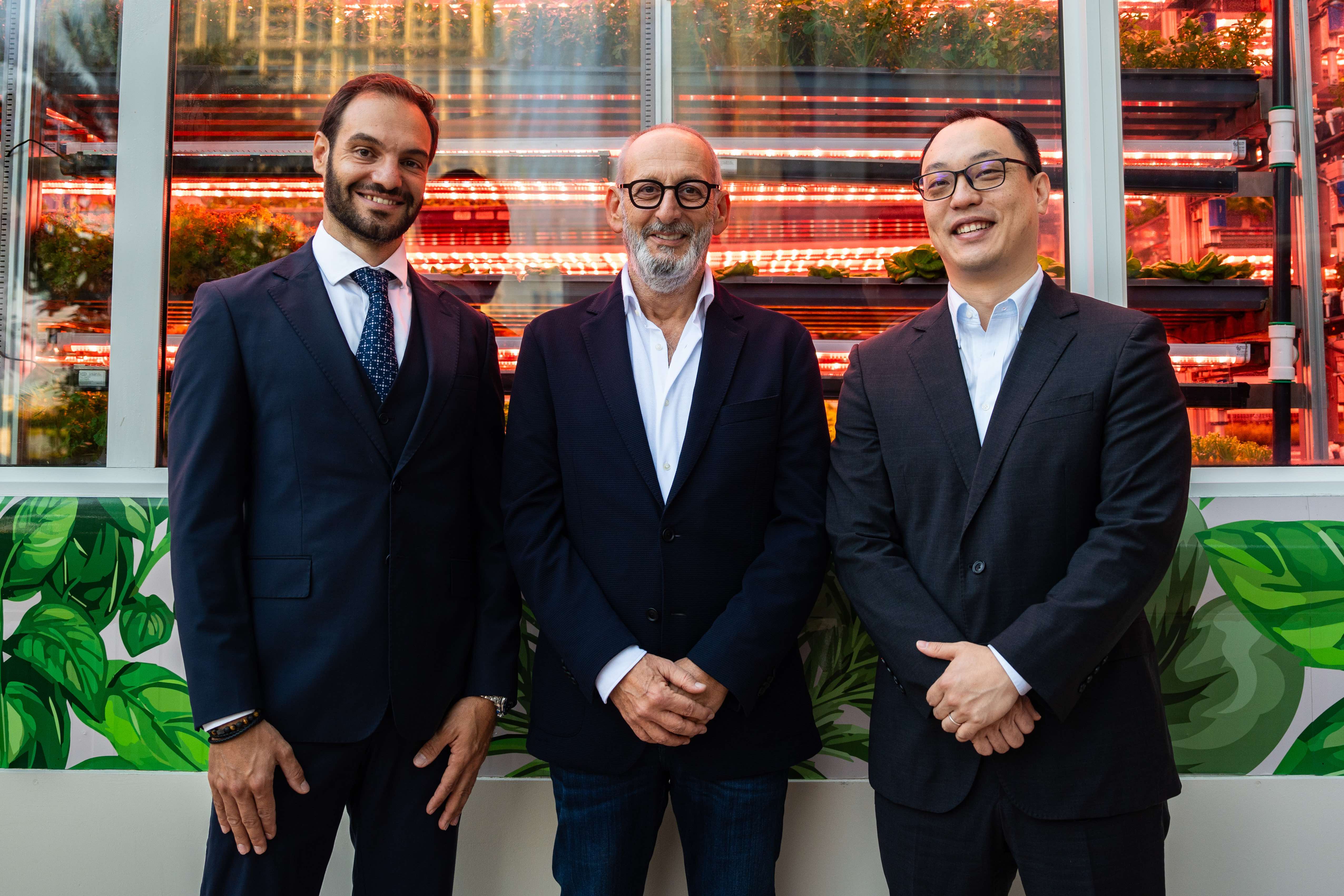 على هامش توقيع الشراكة