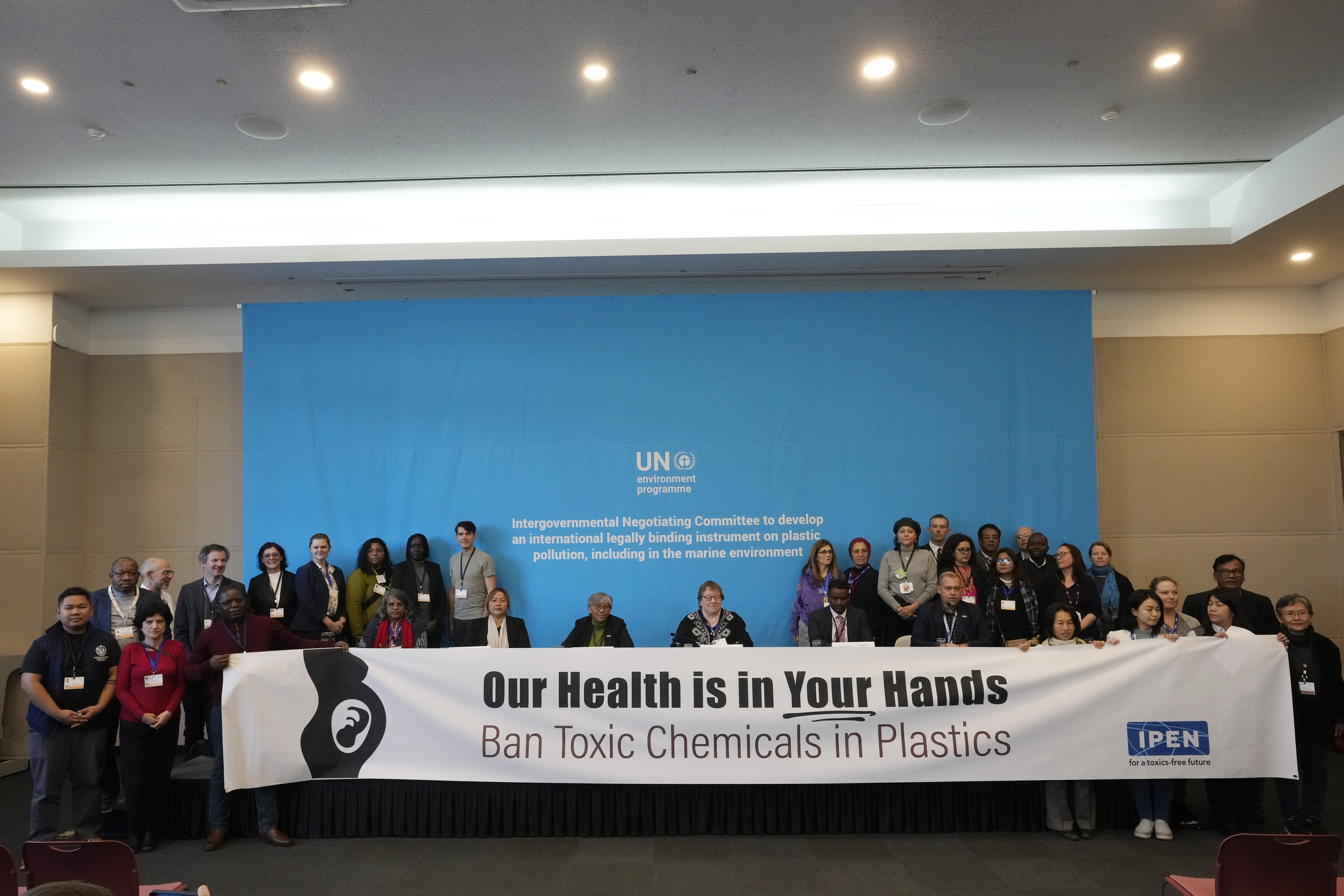 أعضاء الشبكة الدولية للقضاء على الملوثات (أ.ب)