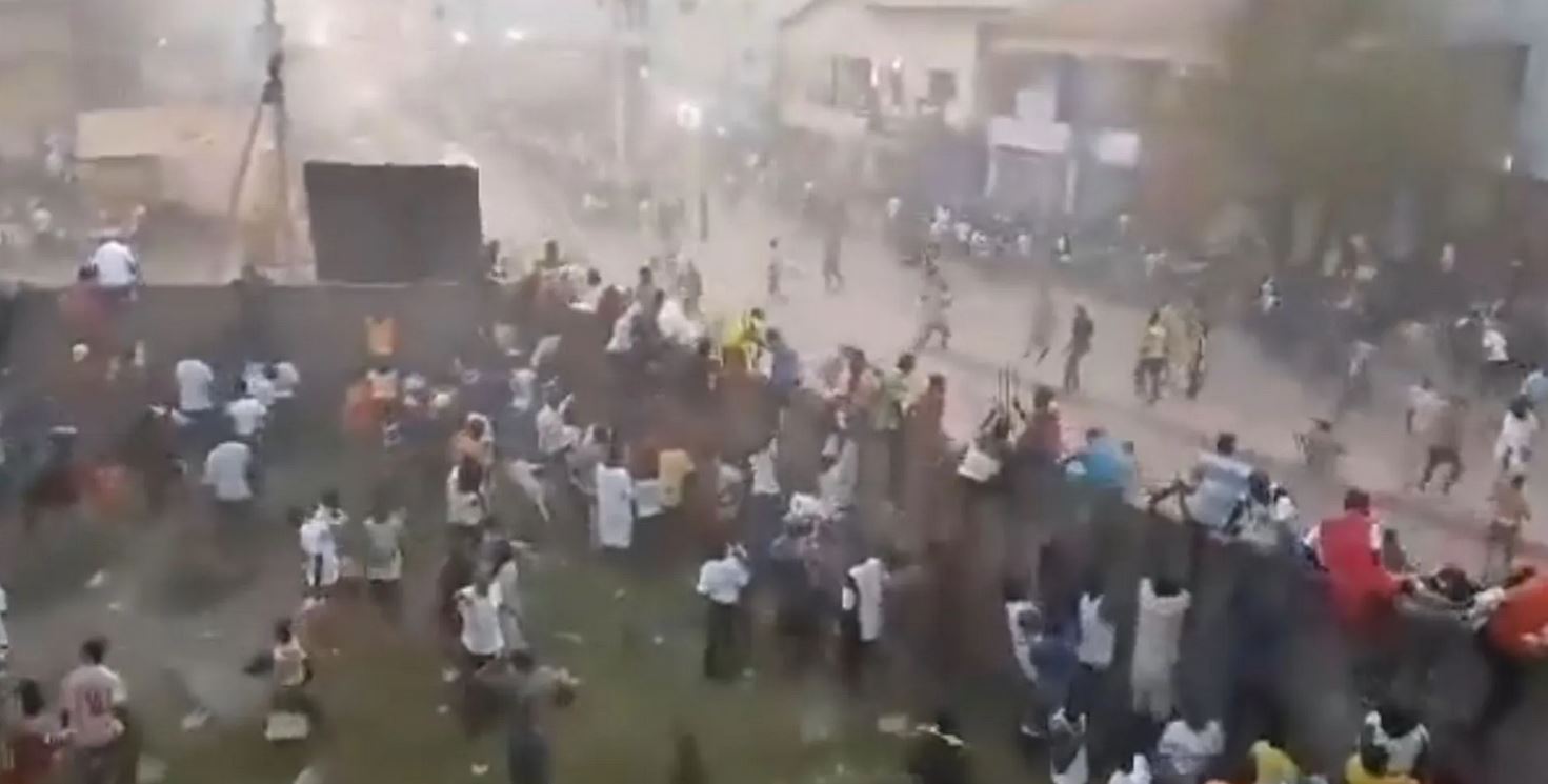 مقتل أكثر من 100 مشجع خلال مباراة في غينيا