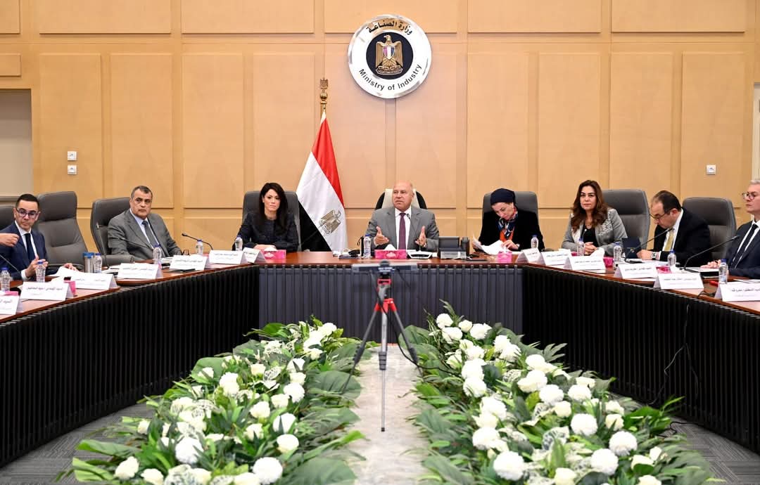 كامل الوزير مترئساً الاجتماع الثاني عشر للمجموعة الوزارية للتنمية الصناعية