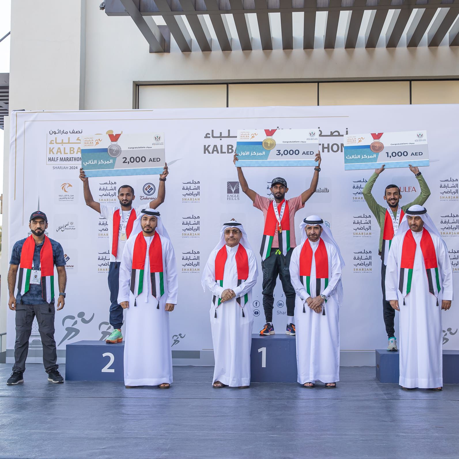 سعيد بن صقر وهيثم بن صقر والمسؤولون يتوجون الفائزين
