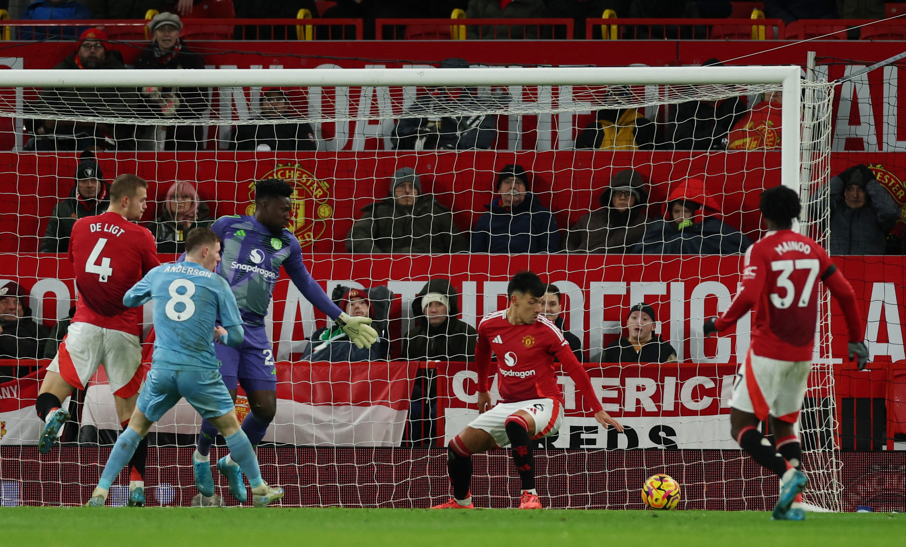 وود يسجل ومارتينيز على الأرض 