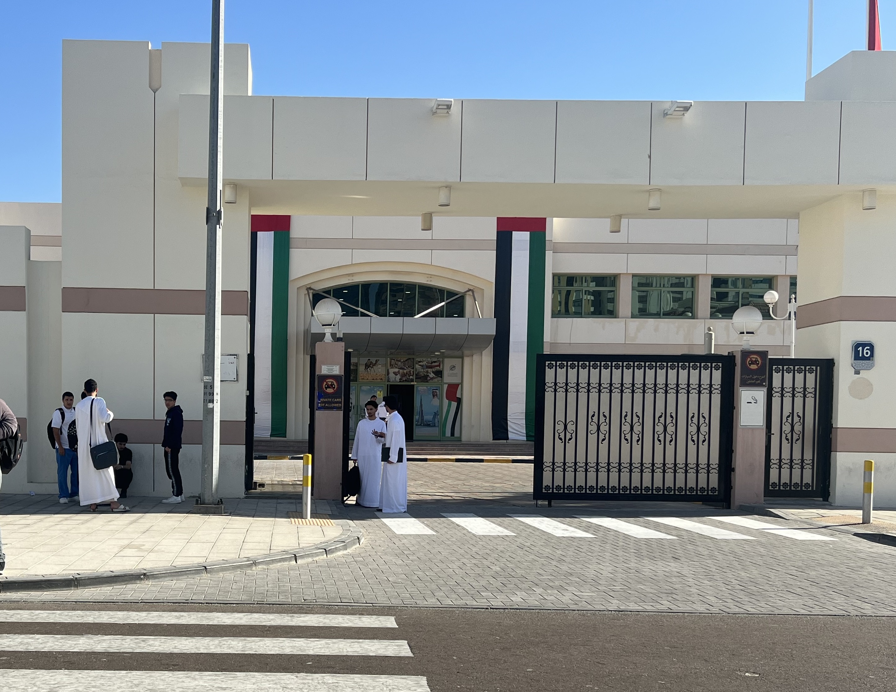 انتهاء الطلاب من الاختبار 