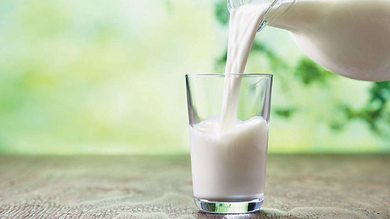 الحليب الدافىء يساعد على النوم بجودة عالية