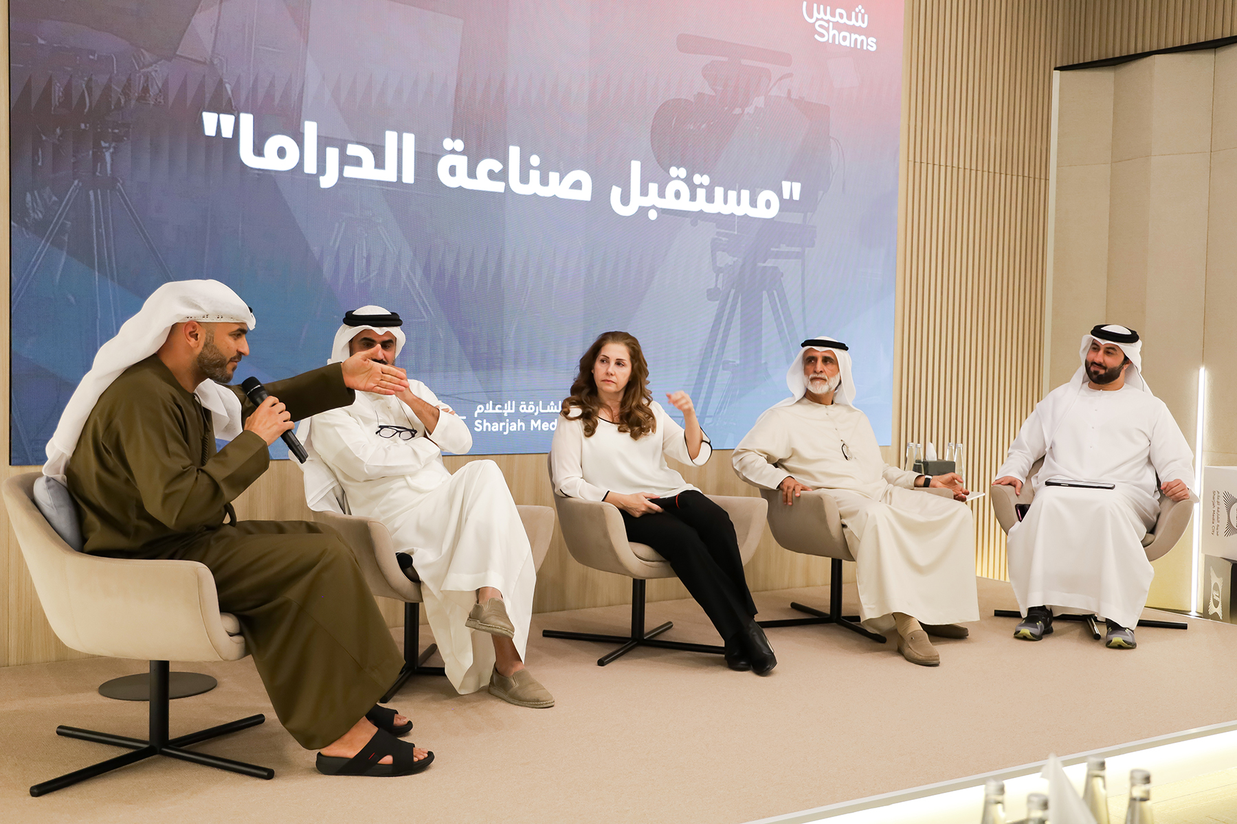 الجلسة ناقشت كيفية تحقيق التوازن بين الإبداع الفني والجدوى التجارية