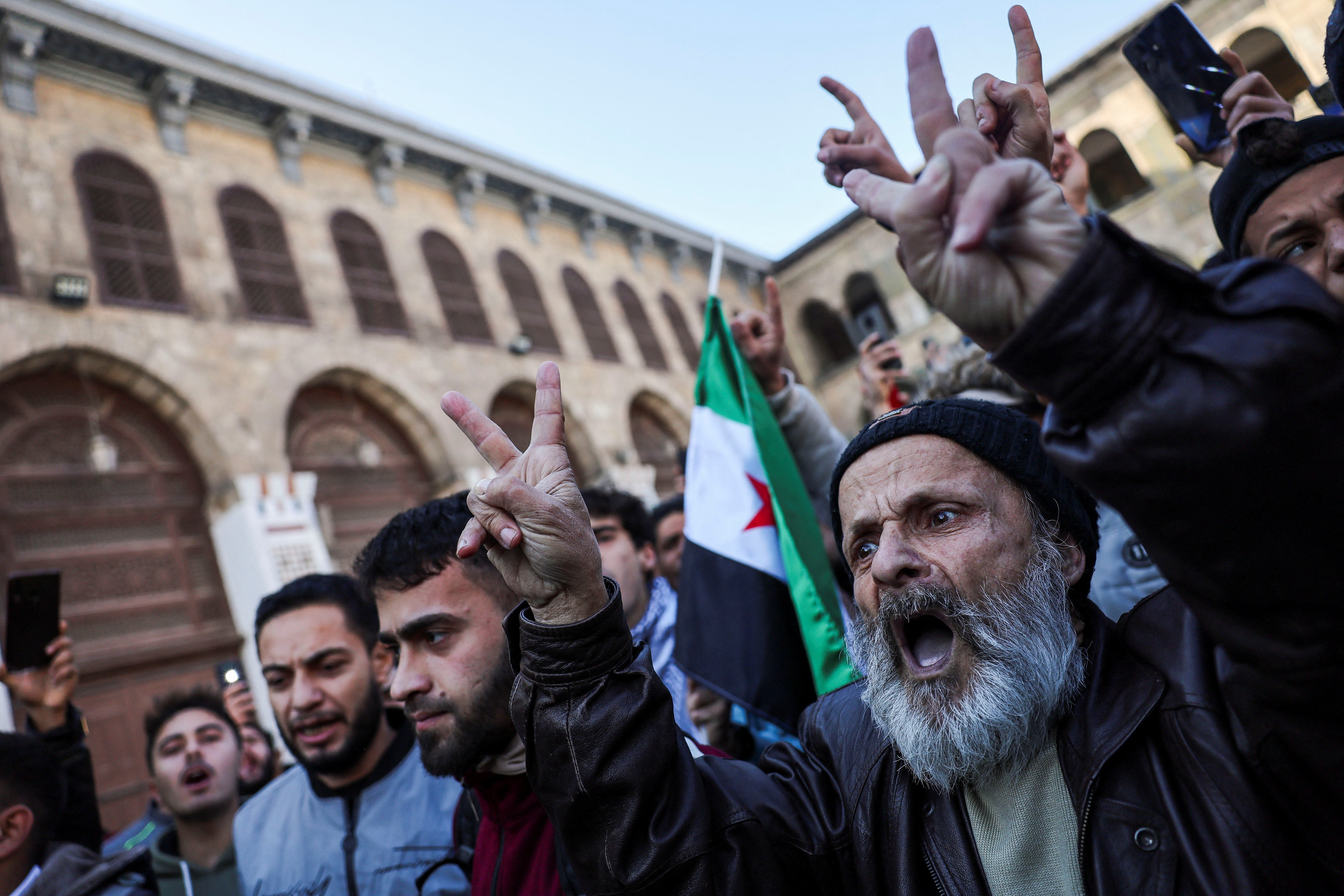 بالفيديو| الشرع يدعو السوريين للنزول إلى الميادين للاحتفال بـ«الانتصار»