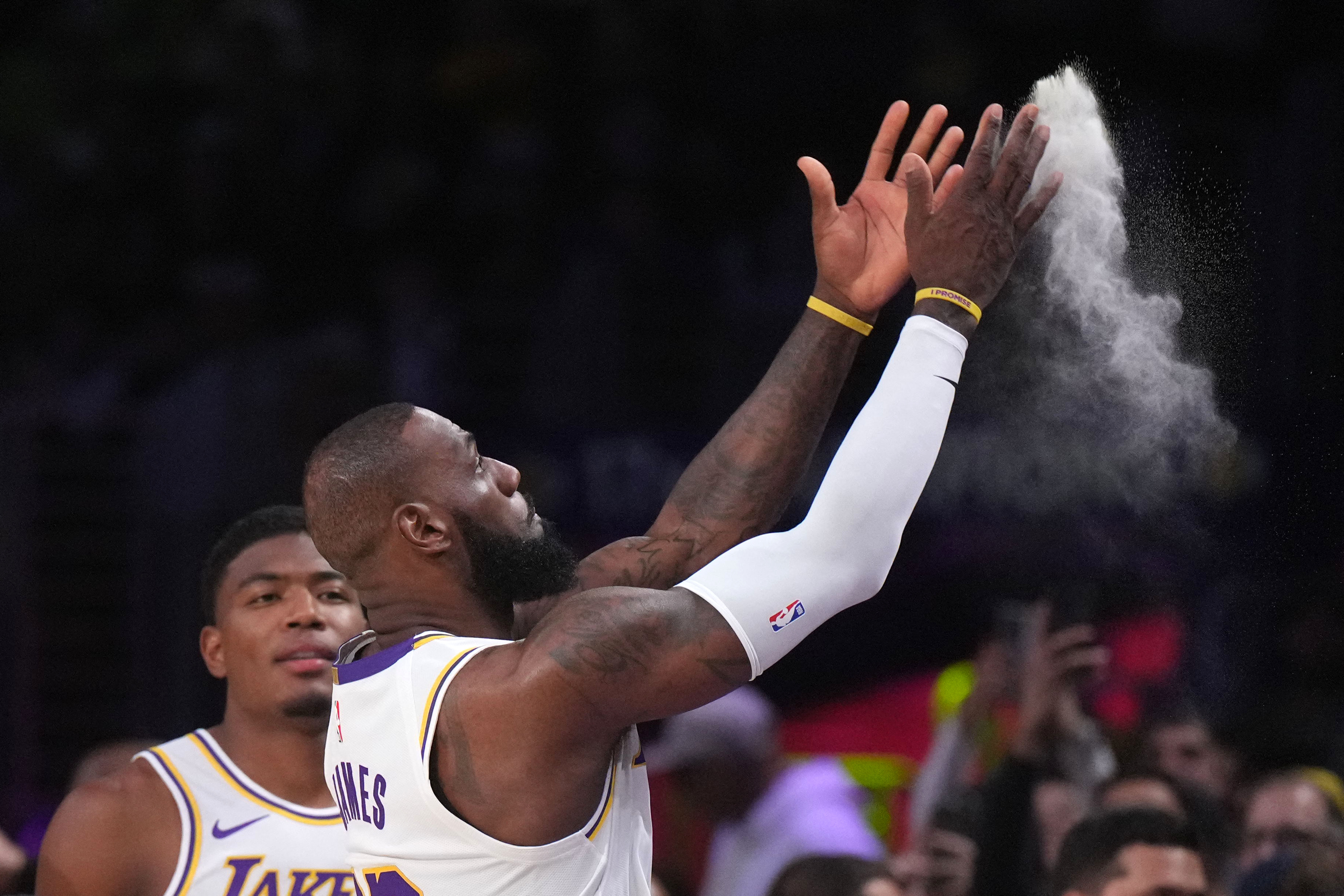 ليبرون في المباراة أمام ممفيس