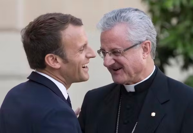 إيمانويل ماكرون وجوان إنريك فيفيس، أمير أندورا