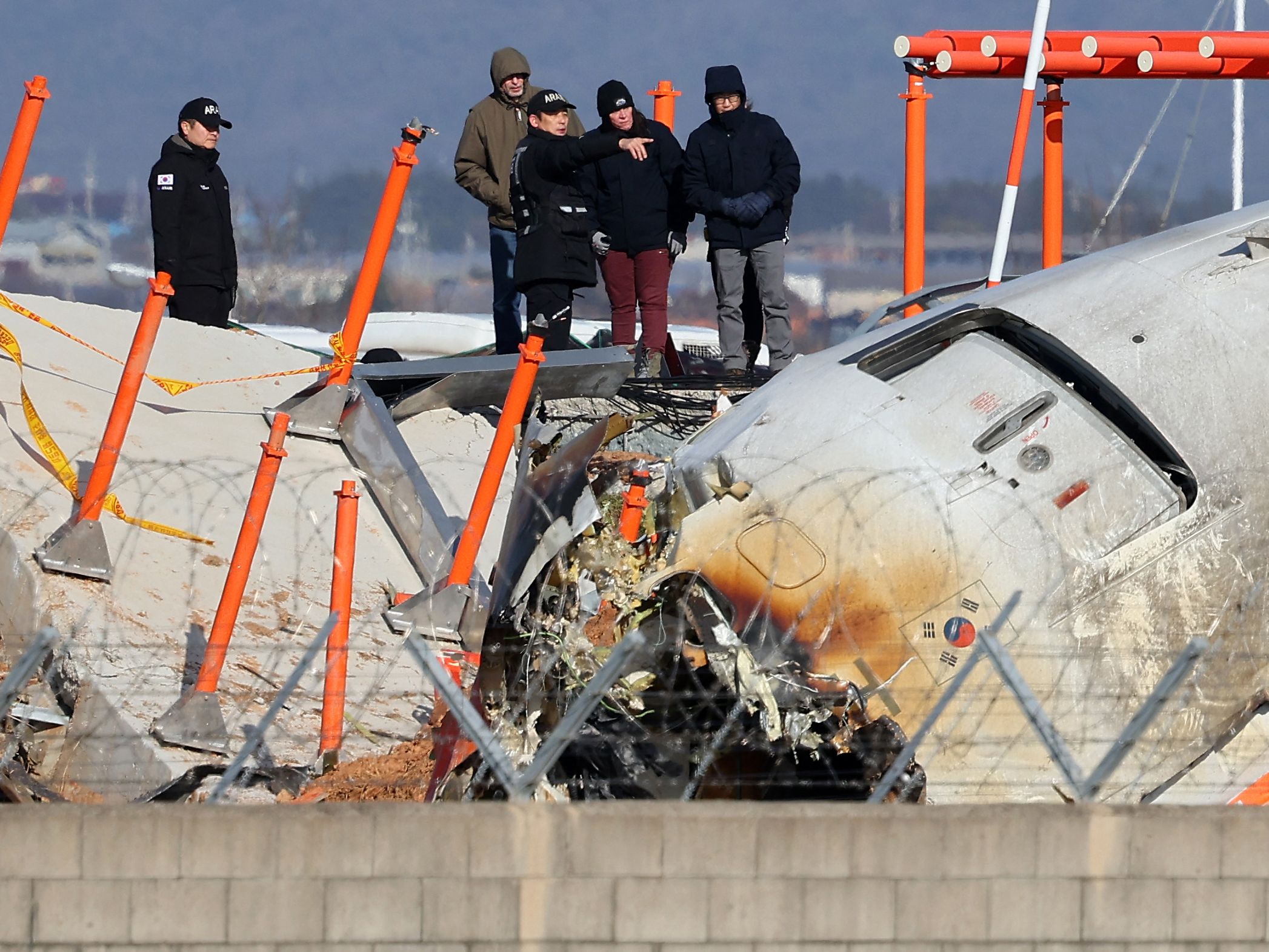 «حاجز أسمنتي» يؤجج غضب محققي حادث الطائرة الكورية الجنوبية